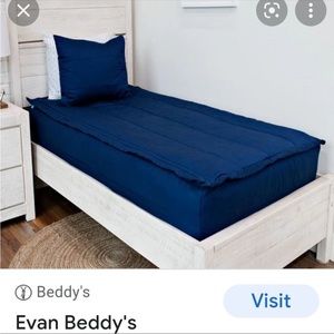 Beddy’s Evan Twin bedding with pillow cases